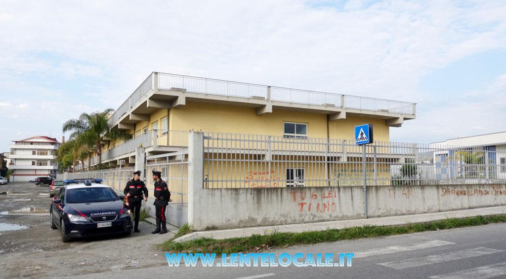 Locri sequestro scuole