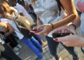 Valditara: <<Estendere in Ue il divieto di smartphone a scuola>>. Consideriamo le patologie fisiche più diffuse