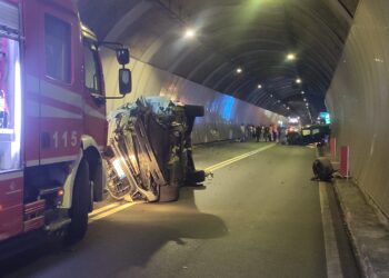 Grave incidente stradale nella galleria della Limina: l’intervento dei Vigili del Fuoco